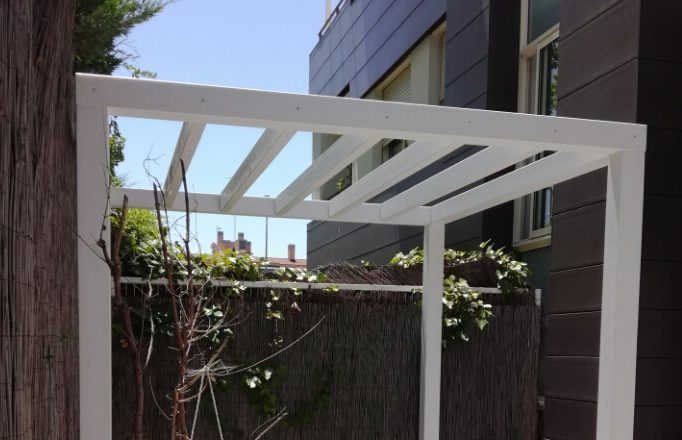PÉRGOLAS DE MADERA. La Patioteca construye tu pérgola de madera.